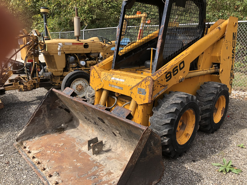 EQUIPMENT - SHELLY AND SANDS