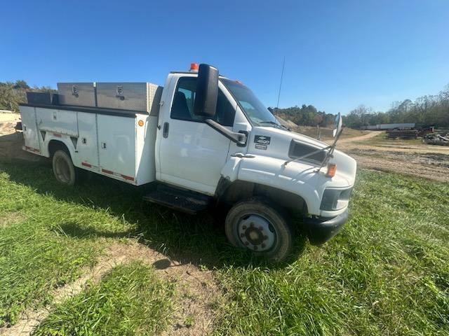 P1166	2006 Chevy 4500 Utility Bed	248KMiles/Hours,	Runs, engine light