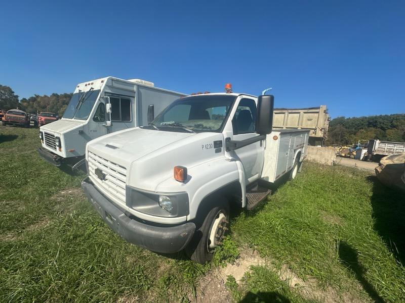 P1230	2007 Chevy C4500 Utility	145KMiles/Hours,	Wrecked, Parts to fix included