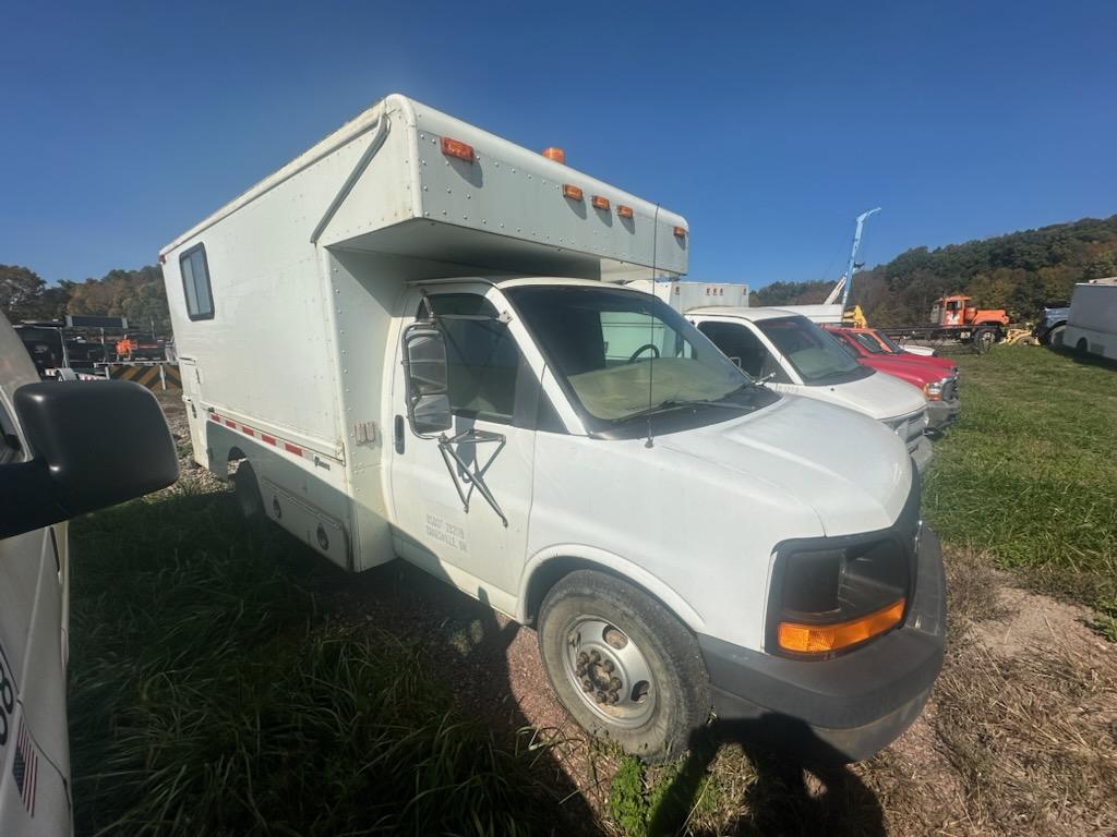 P504	2003 GMC G3500 Box Truck	57KMiles/Hours,