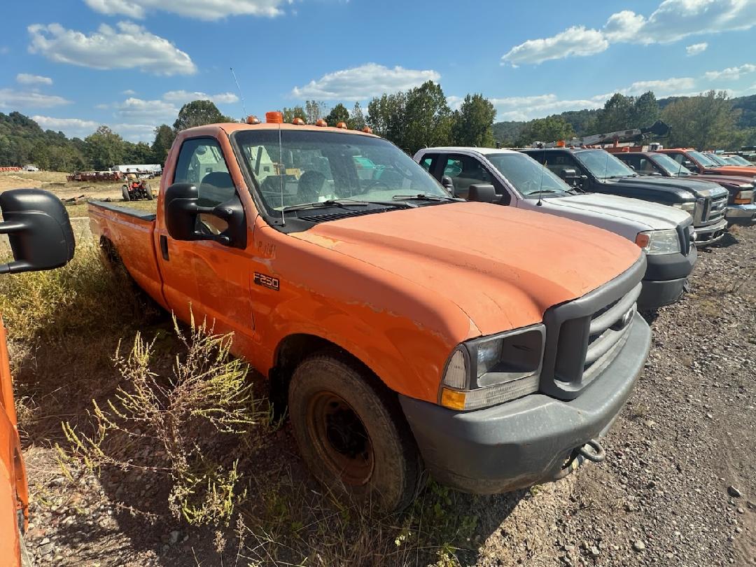 P1141
2004FORD F250 REG CAB

FORMER PIT TRUCK, NO TAIL GATE