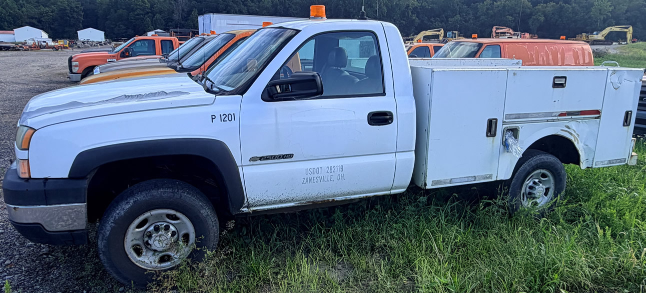 P1201 07 Chevy 2500 reg cab, utility bed